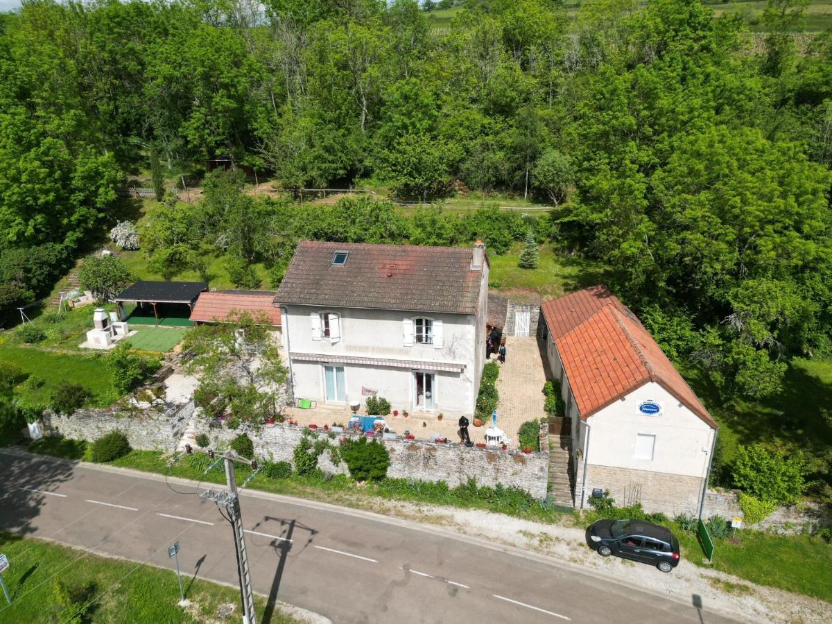 Gite La Providence Saint-Sernin-du-Plain Exterior photo