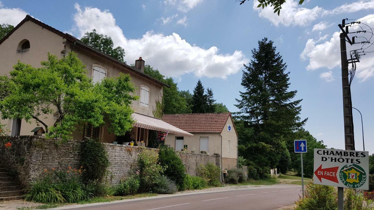 Gite La Providence Saint-Sernin-du-Plain Exterior photo